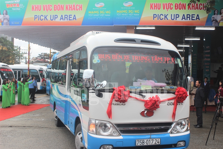 chinh thuc dua tuyen xe buyt lien ke hue da nang vao hoat dong