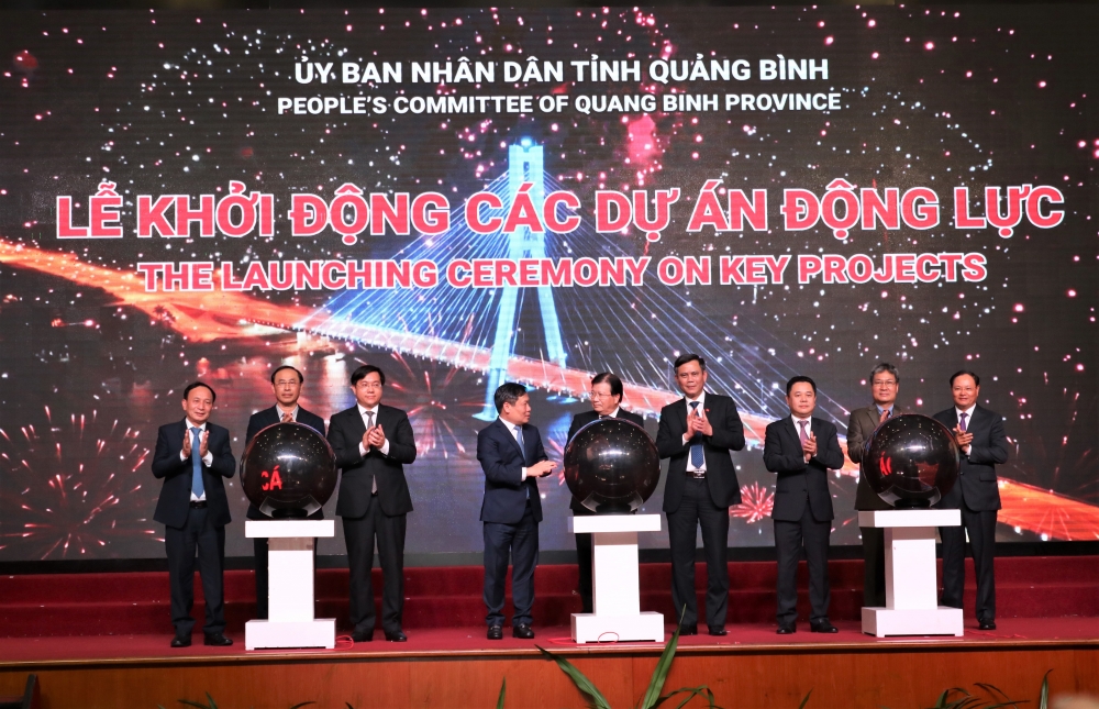 Quảng Bình: Trao giấy chứng nhận đầu tư 15 dự án với tổng vốn gần 72.000 tỷ đồng