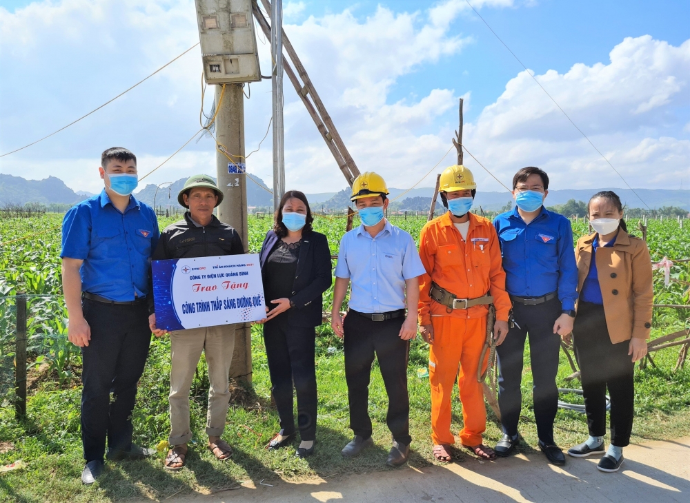 PC Quảng Bình: Mang tết ấm áp cho người nghèo