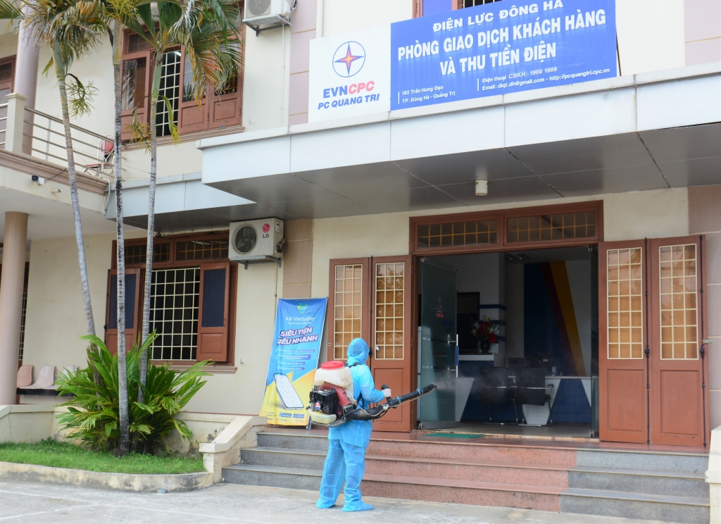 pc quang tri khuyen nghi khach hang su dung dich truc tuyen de phong dich benh corona