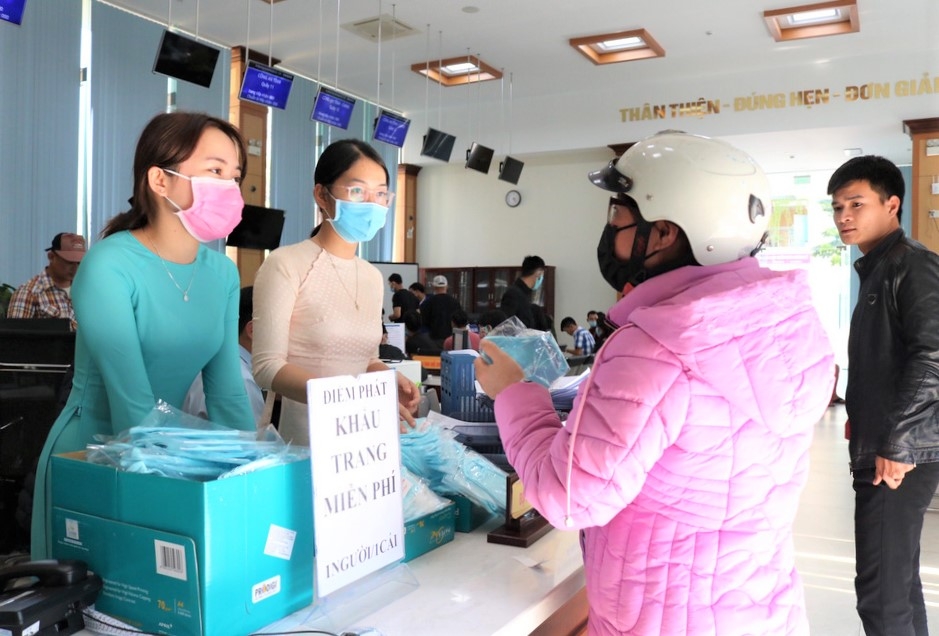 thua thien hue nang gia ban khau trang tren troi cong ty duoc bi phat 50 trieu dong