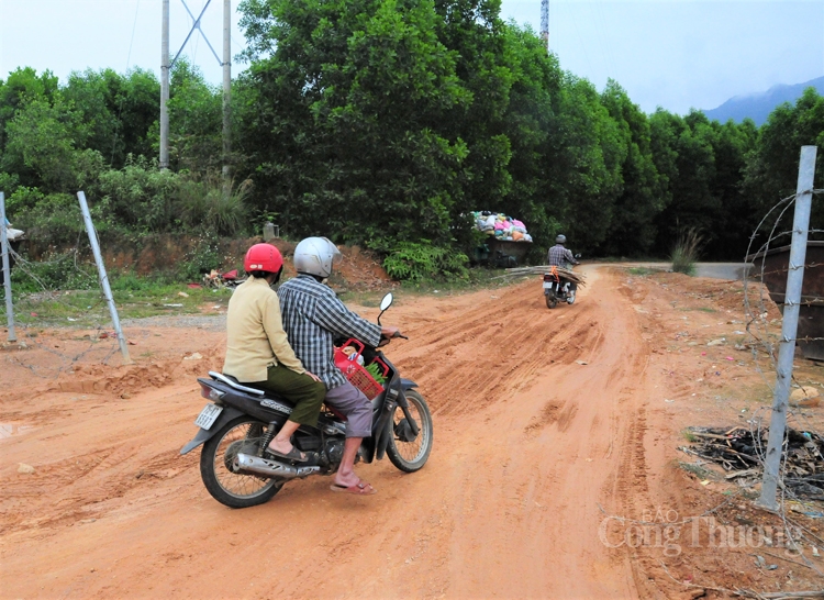 bao dong tinh trang thao do hang rao an toan giao thong tren cao toc la son tuy loan