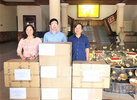 Thừa Thiên Huế: Phát miễn phí 290.000 khẩu trang cho học sinh, giáo viên thua thien hue ban khau trang binh on gia phat mien phi cho hoc sinh giao vien