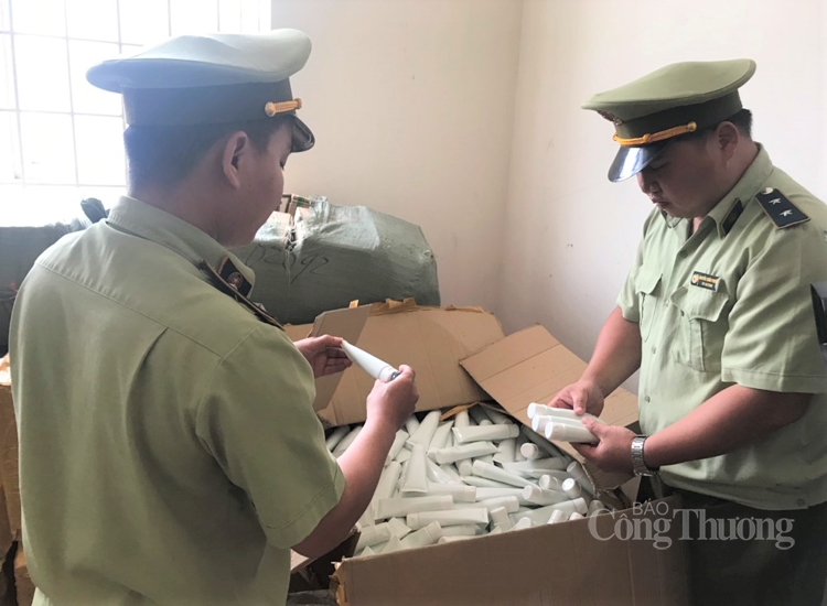 thua thien hue bat giu lo hang my pham gia tri gan 500 trieu dong