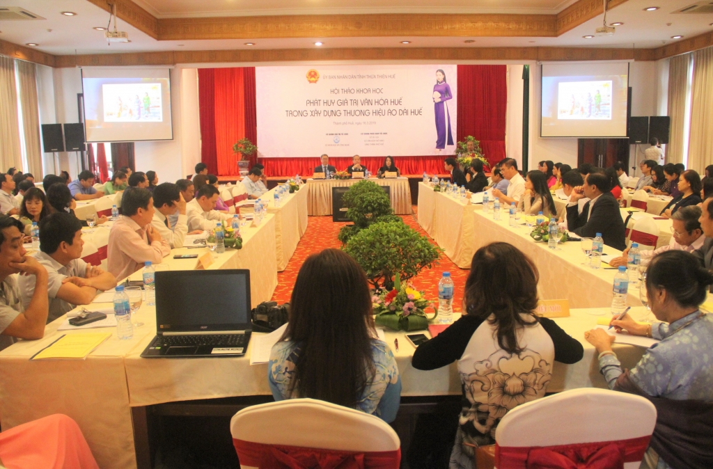 thua thien hue nang tam gia tri van hoa ao dai truyen thong hue