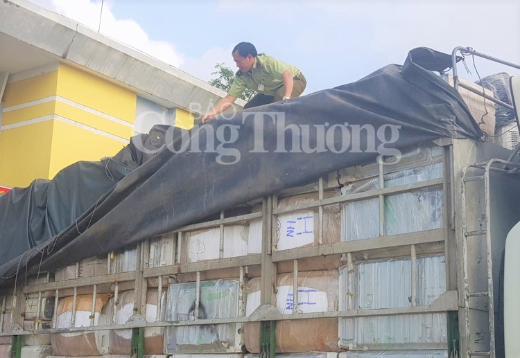Quảng Bình: Bắt giữ lô hàng lậu điện tử có giá trị hơn 400 triệu đồng quang binh bat giu lo hang lau dien tu co gia tri hon 400 trieu dong