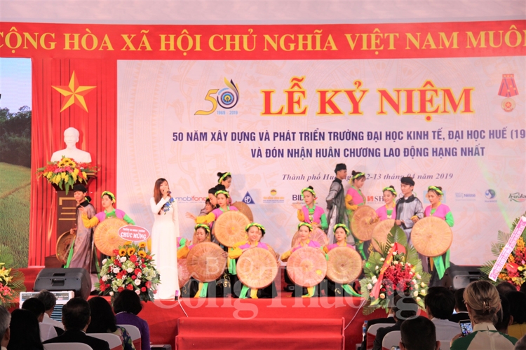 truong dai hoc kinh te hue ky niem 50 nam thanh lap va don nhan huan chuong lao dong hang nhat