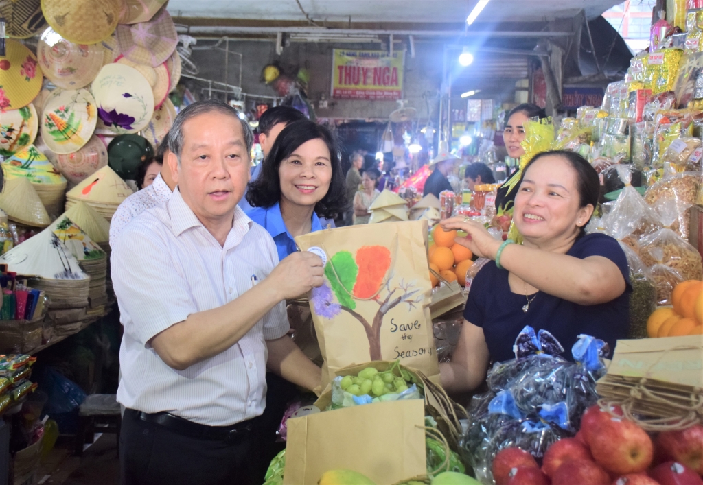 Chủ tịch tỉnh kêu gọi xây dựng Thừa Thiên Huế thêm Xanh - Sạch – Sáng thua thien hue chu tich tinh keu goi toan dan chung tay xay dung thua thien hue them xanh sach sang