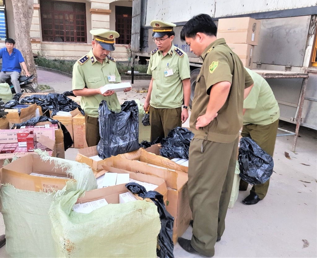 Quảng Bình thu giữ hơn 18.000 bao thuốc lá lậu quang binh thu giu hon 18000 bao thuoc la lau