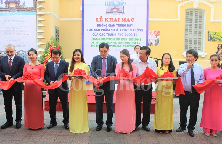 trung bay san pham thu cong truyen thong quoc te tai festival nghe truyen thong hue 2019
