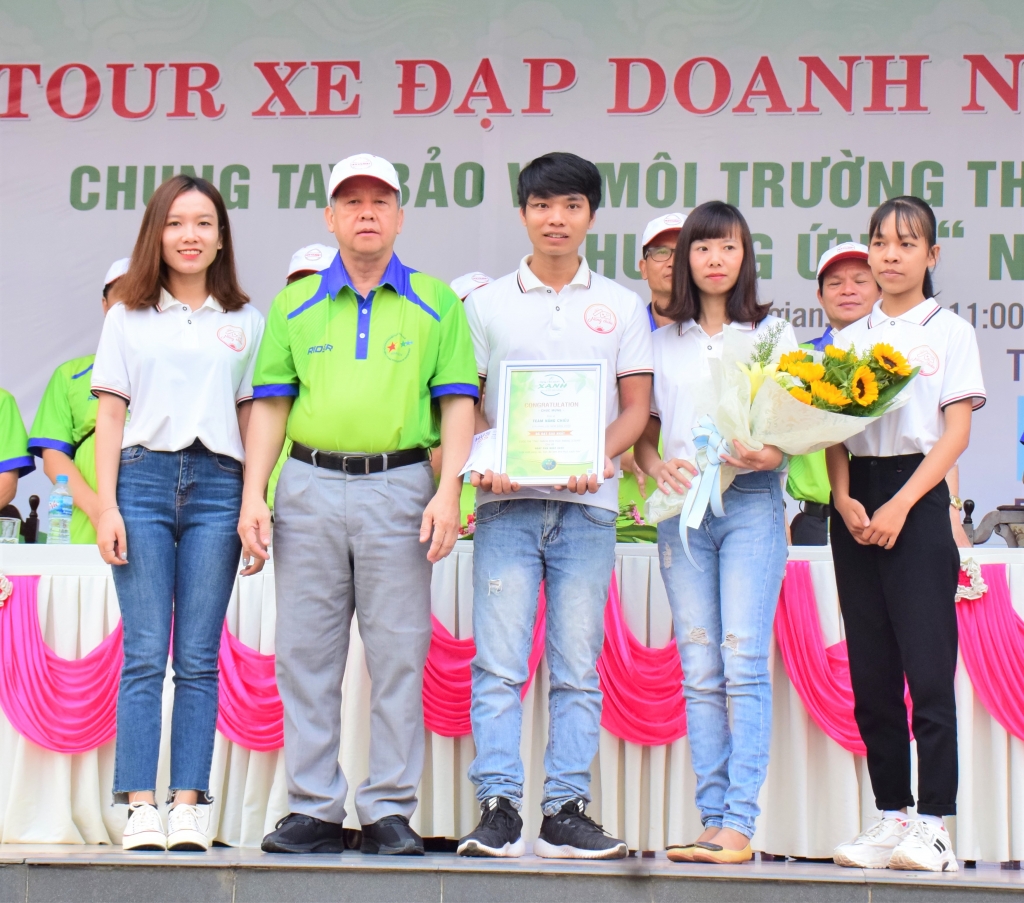 thua thien hue trao giai cuoc thi thu thach don rac