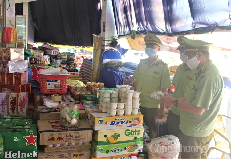 quang tri giam sat thi truong chat che xu ly nghiem hanh vi mua vet gom hang