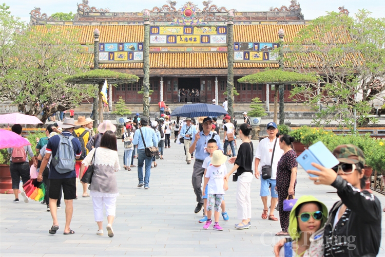 Thừa Thiên Huế: Tiếp tục đón khách du lịch thua thien hue tiep tuc don khach du lich nhung phai dam bao cac bien phap phong chong dich covid 19