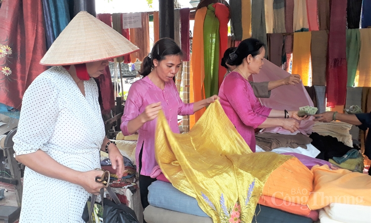 Festival Nghề truyền thống Huế 2021: Giữ gìn và phát triển nghề truyền thống gắn với hội nhập