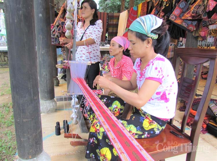 Festival Nghề truyền thống Huế 2021: Giữ gìn và phát triển nghề truyền thống gắn với hội nhập