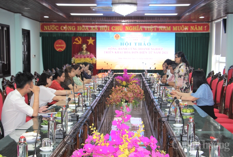 Ngành Thuế Thừa Thiên Huế: Đồng hành cùng doanh nghiệp triển khai hóa đơn điện tử