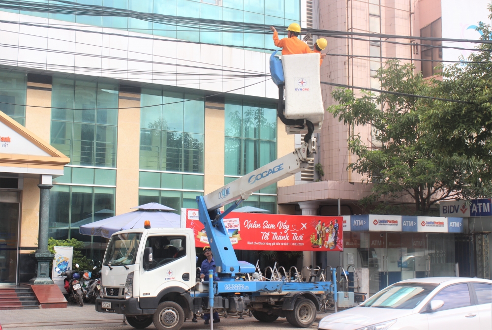 PC Quảng Bình: Chỉnh trang cáp thông tin, góp phần xây dựng đô thị văn minh, hiện đại