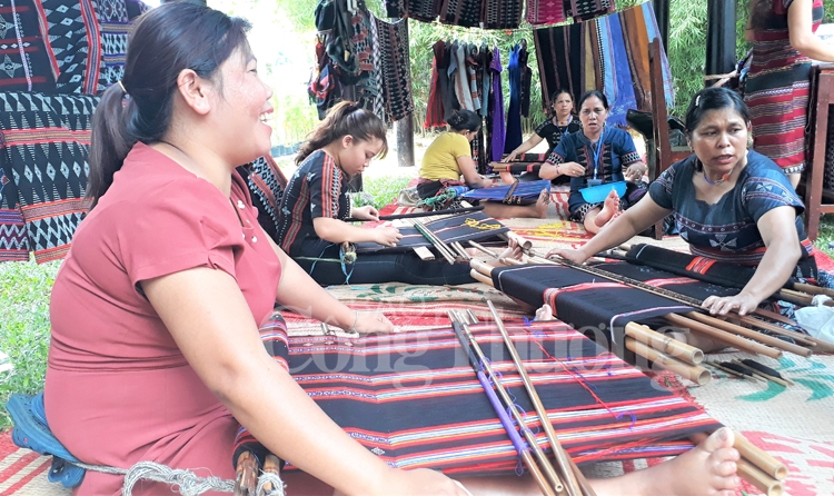 festival nghe truyen thong hue 2019 ton vinh su tai hoa cua cac nghe nhan