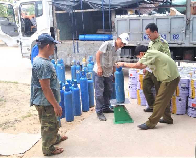 Quảng Bình tạm giữ số hàng hóa bất hợp pháp giá trị hơn 700 triệu đồng quang binh tam giu so hang hoa bat hop phap gia tri hon 700 trieu dong