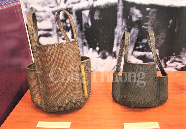 Khai mạc triển lãm họ Hồ miền Tây Thừa Thiên Huế - Lịch sử và nhân chứng khai mac trien lam ho ho mien tay thua thien hue lich su va nhan chung