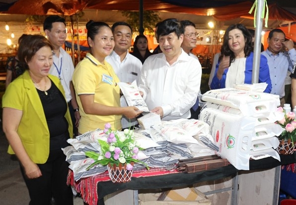 Quảng Bình: 300 gian hàng tại Hội chợ Công nghiệp và Thương mại quốc tế 2019 quang binh khai mac hoi cho cong nghiep va thuong mai quoc te 2019