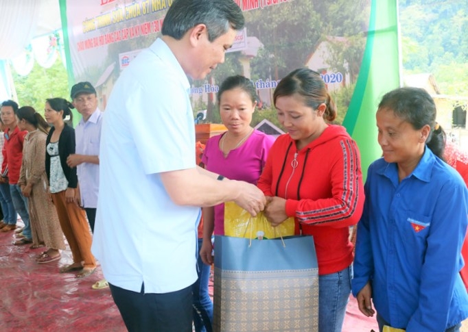 Tỉnh Quảng Bình bàn giao 87 nhà ở cho đồng bào Rục huyện Minh Hóa tinh quang binh ban giao 87 nha o cho dong bao ruc huyen minh hoa