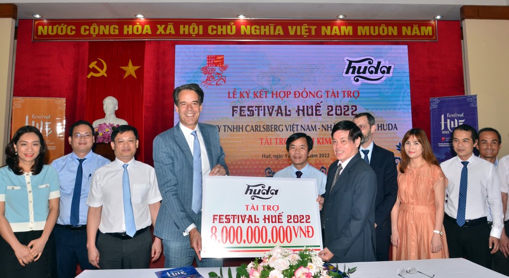 Bia Huda thực hiện chương trình “Bàn tiệc dài nhất Châu Á” hướng đến Festival Huế 2022