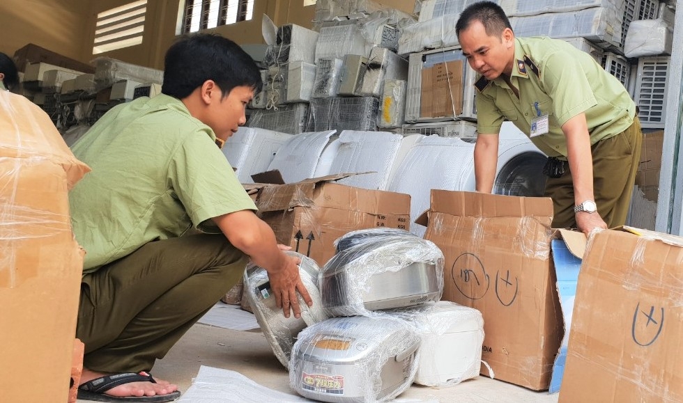 Quảng Bình: Liên tiếp bắt giữ hàng lậu, hàng điện tử đã qua sử dụng, trị giá hơn 1,4 tỷ đồng quang binh lien tiep bat giu hang lau hang dien tu da qua su dung tri gia hon 14 ty dong
