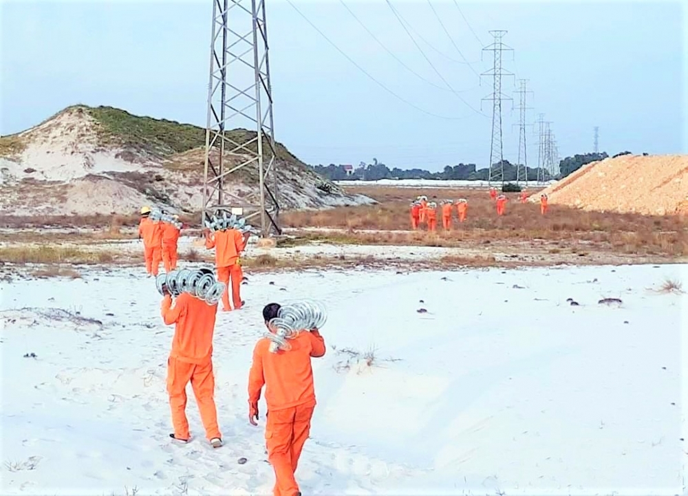 Ngành điện Quảng Bình: Đảm bảo vận hành an toàn lưới điện 110kV trong mùa nắng nóng