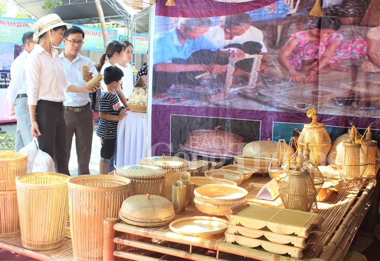 300 gian hang tham gia hoi cho san pham cong nghiep nong thon va lang nghe hue