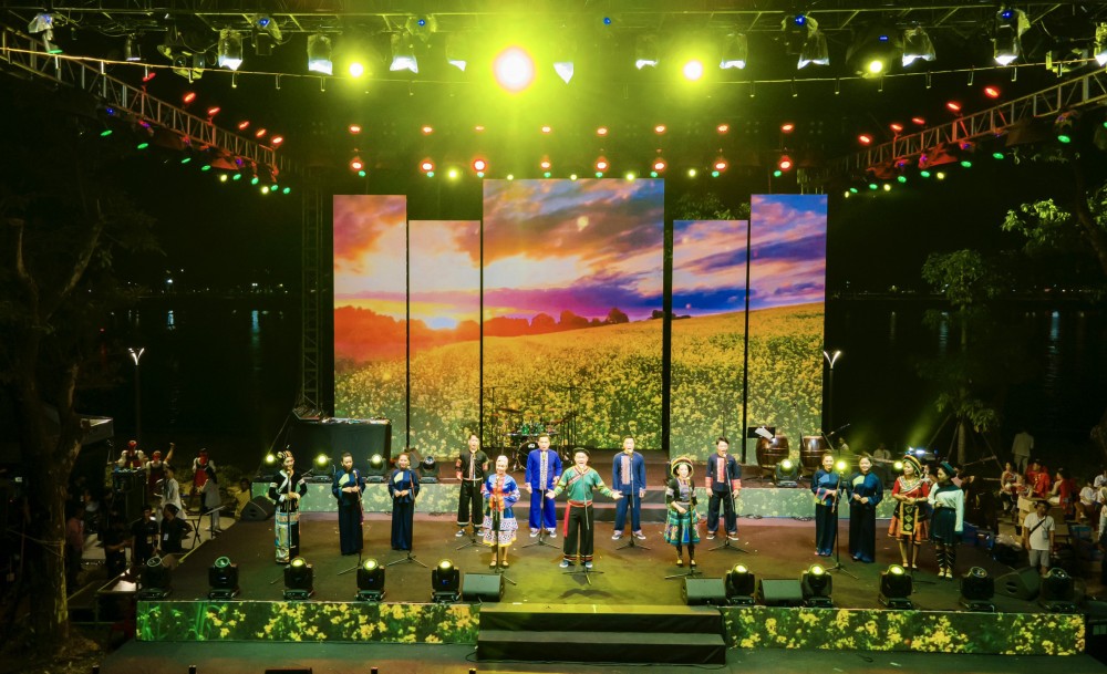 Festival Huế 2022 lưu luyến đêm Gala giã bạn