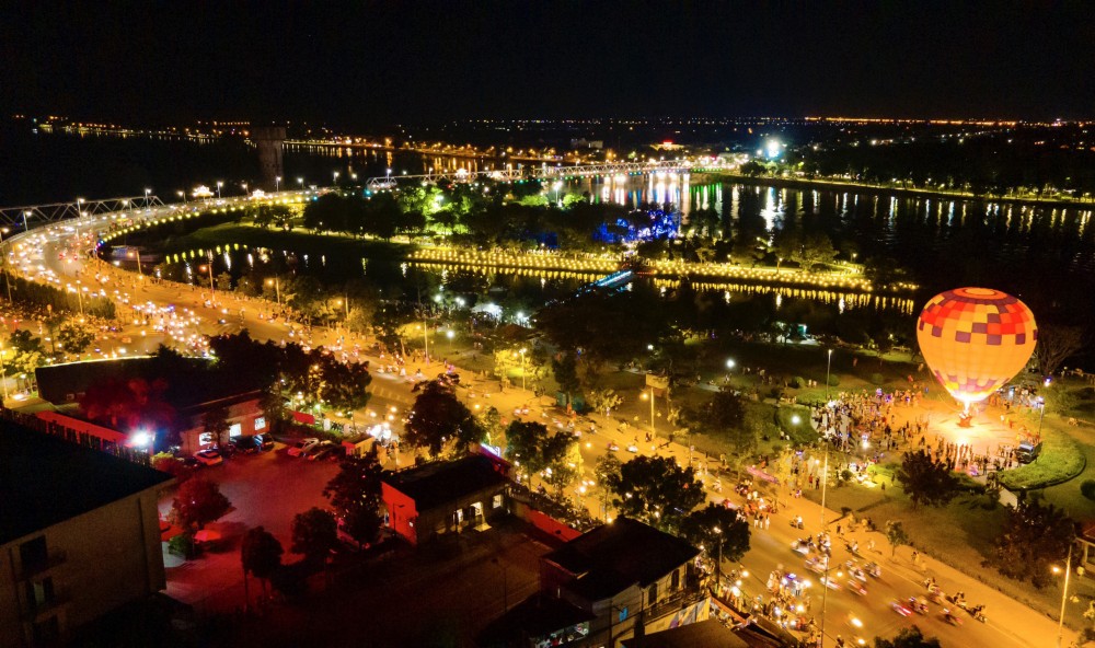 Festival Huế 2022 lưu luyến đêm Gala giã bạn