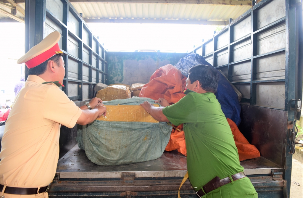 thua thien hue phat hien hon 800 kg sun ga khong ro nguon goc