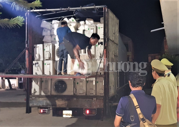 Quảng Bình: Bắt giữ lô hàng nhập lậu, gian lận thương mại giá trị 500 triệu đồng quang binh bat giu lo hang nhap lau gian lan thuong mai gia tri 500 trieu dong