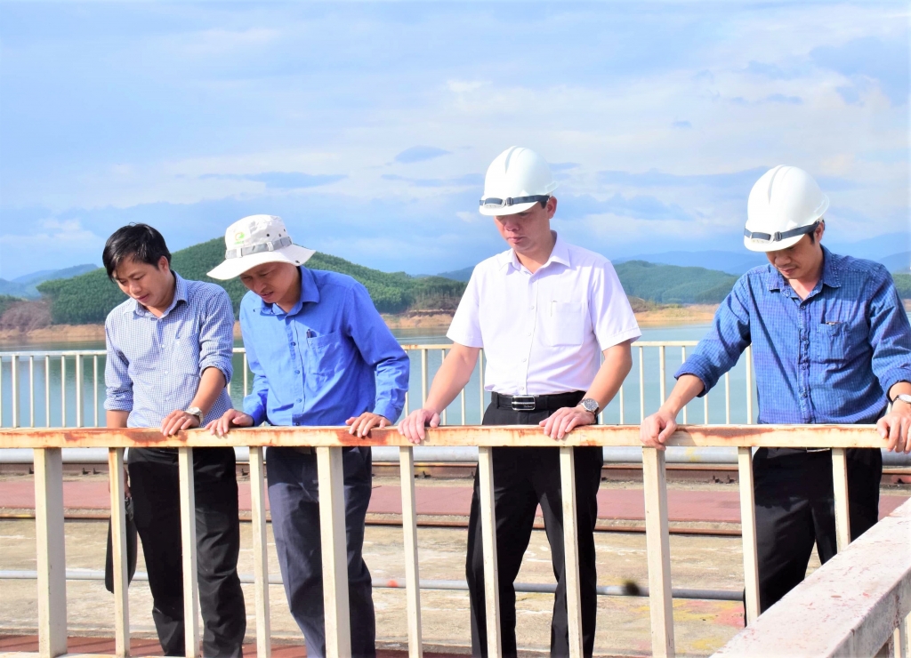 mien trung quyet liet cuu han phuc vu nong nghiep nuoc sinh hoat