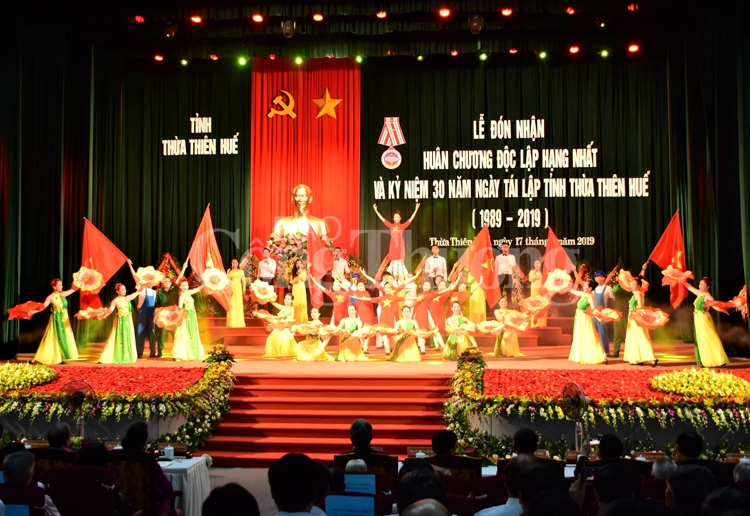 Thừa Thiên Huế: Phát huy tiềm năng, lợi thế so sánh để phát triển kinh tế nhanh và bền vững thua thien hue phat huy tiem nang loi the so sanh de phat trien kinh te nhanh va ben vung