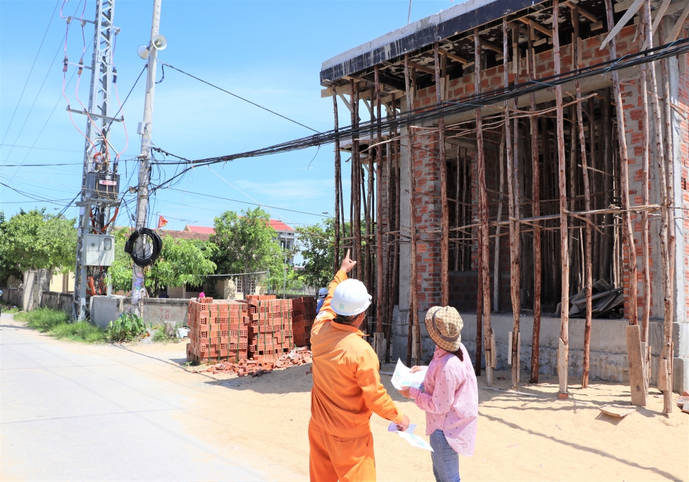 Ngành điện Quảng Bình: Tăng cường công tác bảo vệ hành lang lưới điện