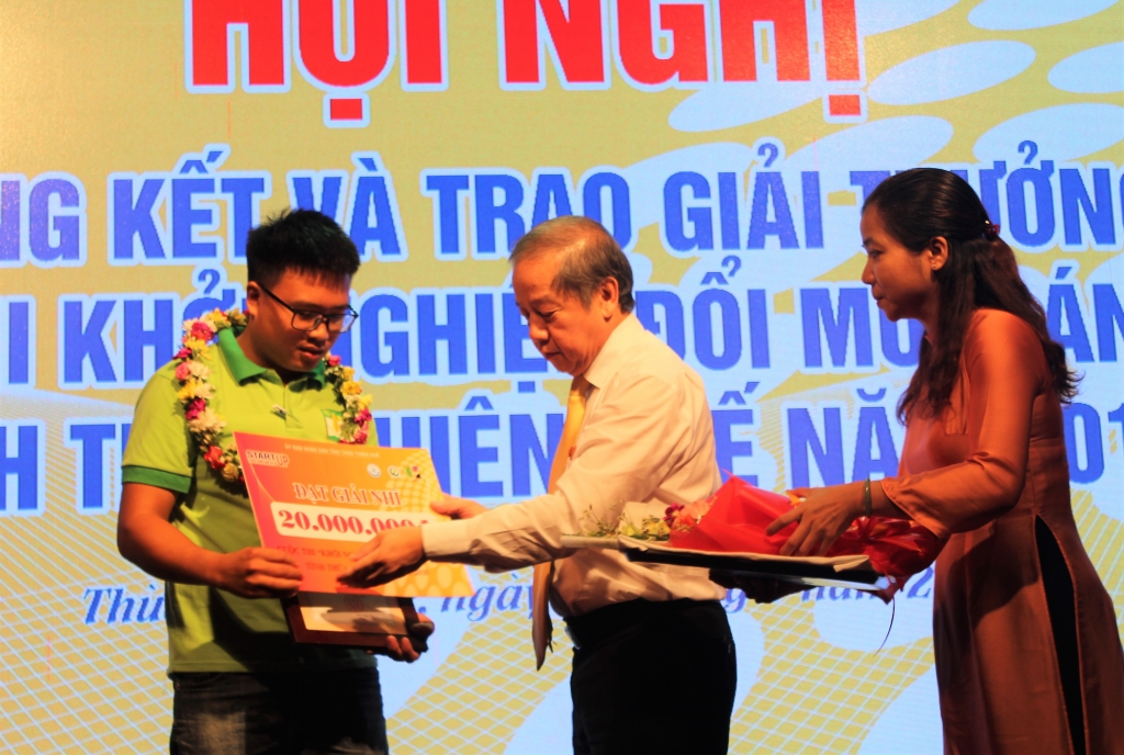 thua thien hue trao giai khoi nghiep doi moi sang tao nam 2018