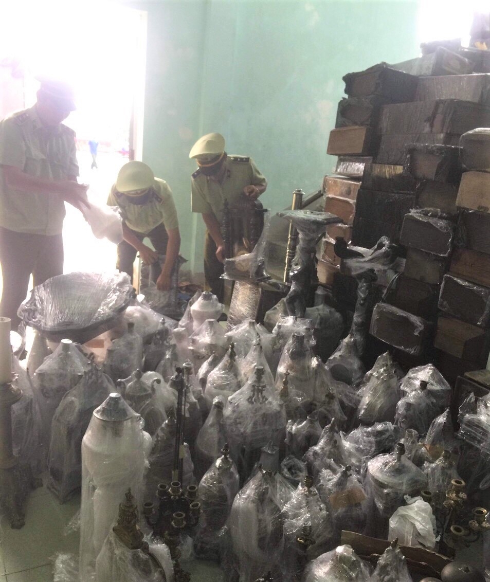 quang binh thu giu lo hang lau 500 trieu dong tren xe tai dau keo