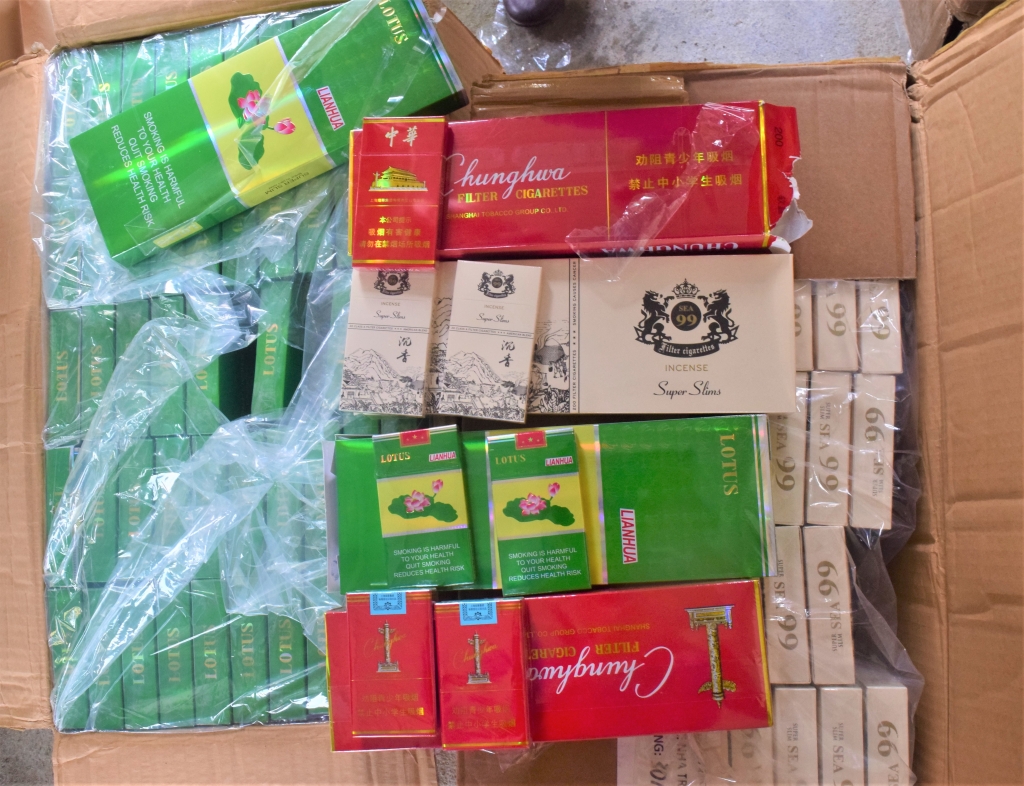 Thừa Thiên Huế: Khởi tố tài xế ô tô chở hơn 26 ngàn gói thuốc lá nhập lậu thua thien hue khoi to tai xe o to cho hon 26 ngan goi thuoc la nhap lau