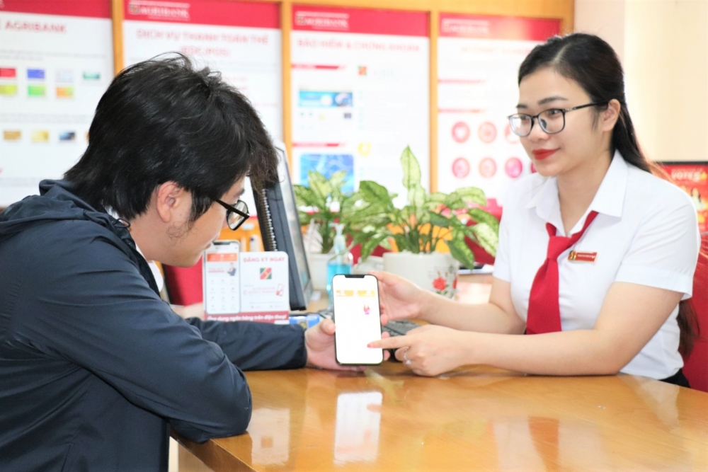 Ngành điện Quảng Trị: Đẩy mạnh thanh toán không dùng tiền mặt trong bối cảnh dịch Covid-19 phức tạp