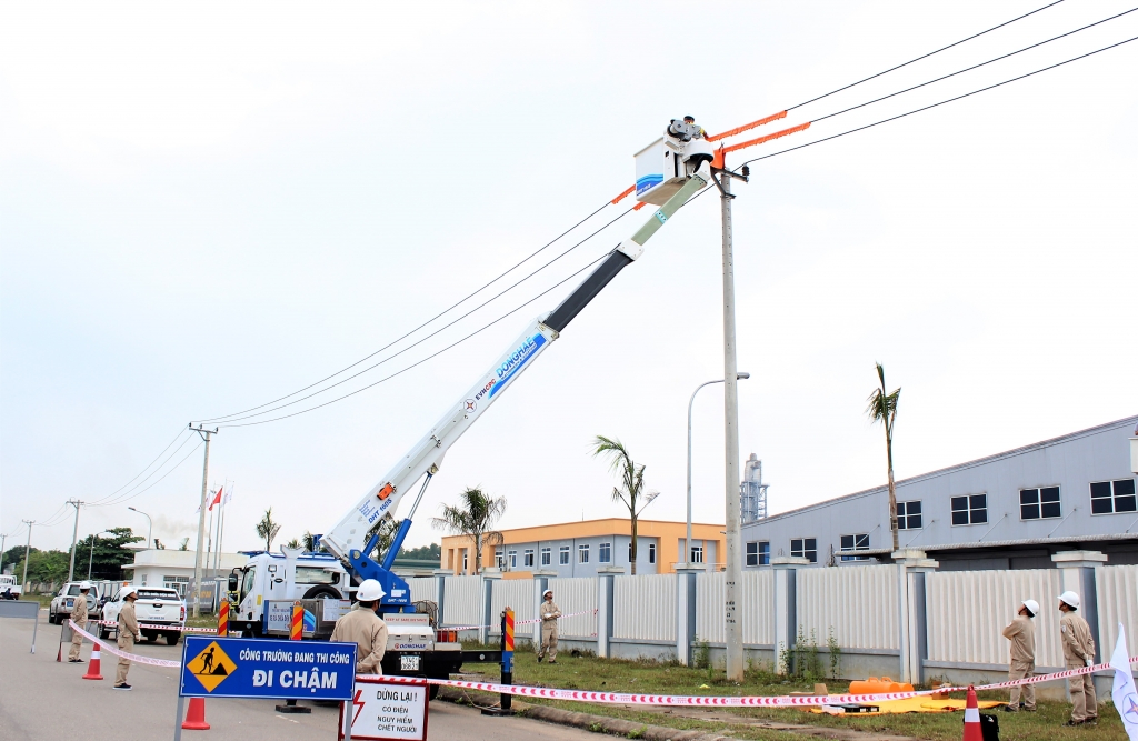 PC Quảng Trị áp dụng công nghệ hiện đại trong vận hành, sửa chữa lưới điện pc quang tri ap dung cong nghe hien dai trong van hanh sua chua luoi dien