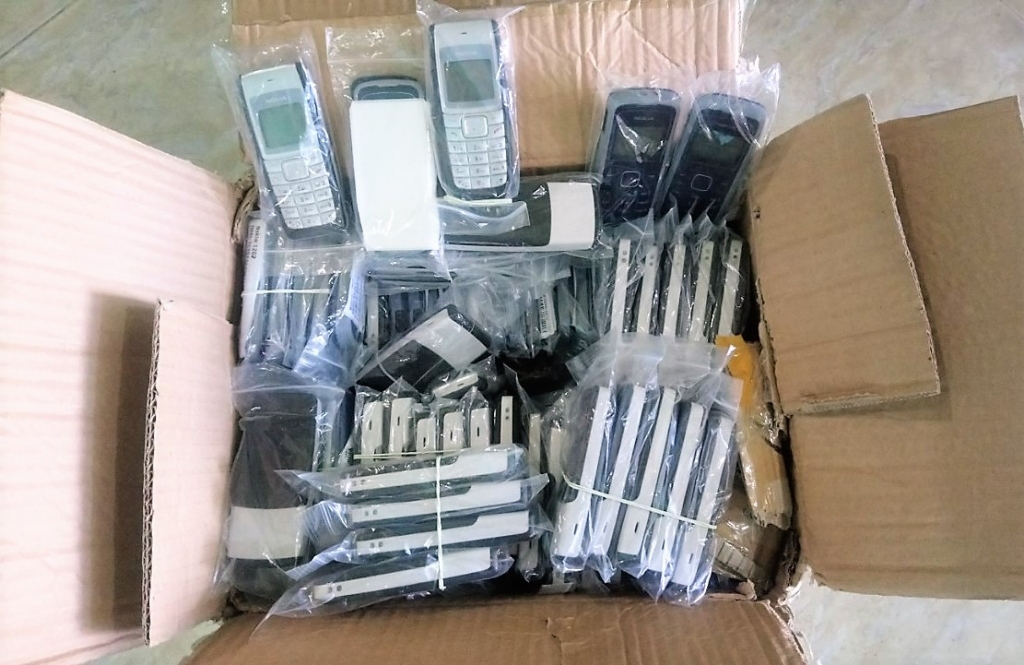 thua thien hue phat hien 2 xe o to cho hang hoa khong ro nguon goc