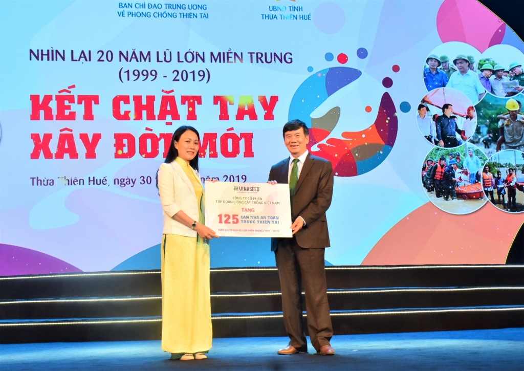 mien trung nhin lai 20 nam lu lich su ket chat tay dung doi moi