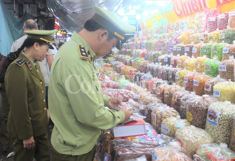 thua thien hue tang cuong kiem soat thi truong hang hoa cuoi nam