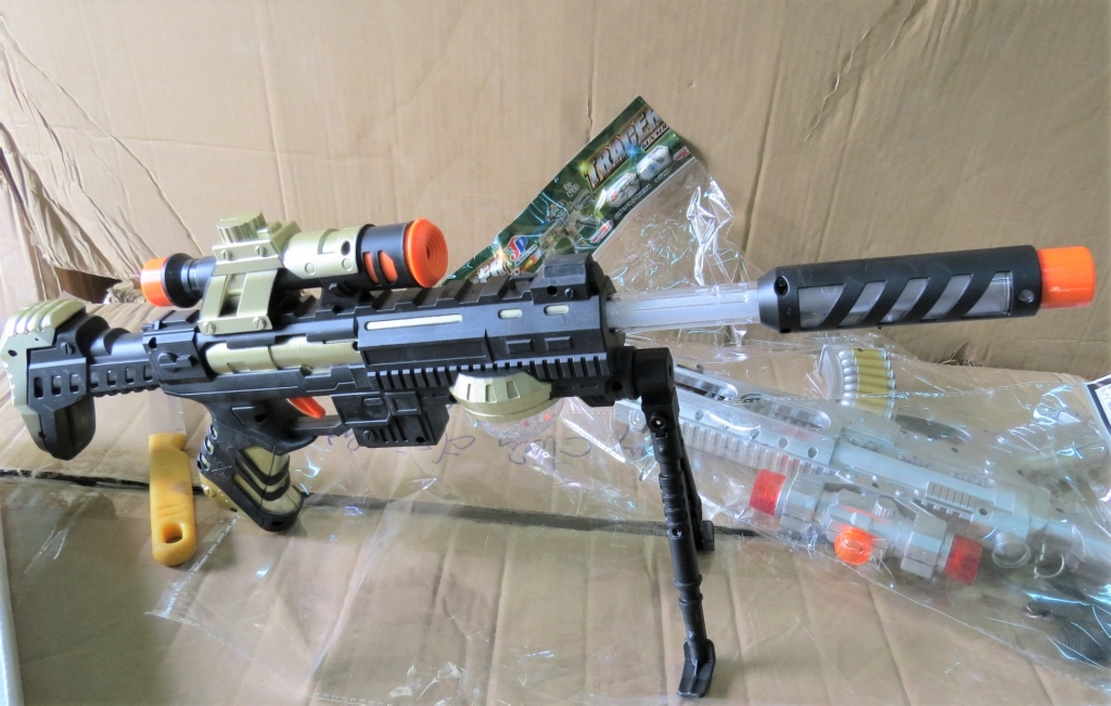 Quảng Bình: Thu giữ hàng trăm chai rượu ngoại, đồ chơi trẻ em nguy hiểm quang binh thu giu hang tram chai ruou ngoai do choi tre em nguy hiem