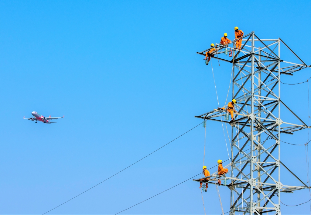 Ưu tiên nguồn lực phát triển hạ tầng, áp dụng công nghệ để cải thiện môi trường đầu tư nganh dien thua thien hue uu tien nguon luc phat trien ha tang ap dung cong nghe de cai thien moi truong dau tu