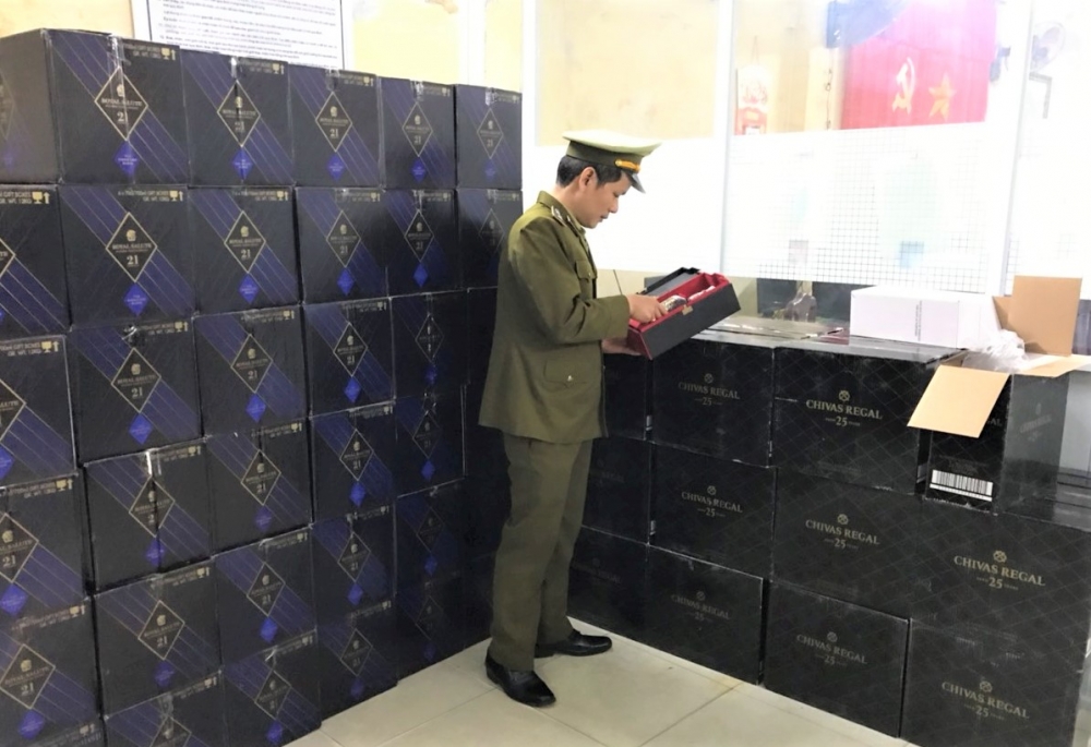 QLTT Thừa Thiên Huế: Tạm giữ lô rượu ngoại trị giá hơn 1 tỷ đồng