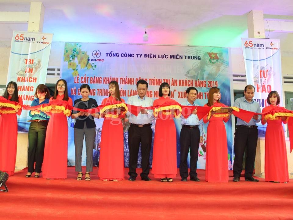 EVNCPC: Mang yêu thương đến với bà con vùng cao Quảng Nam dịp Xuân về evncpc mang yeu thuong den voi ba con vung cao quang nam dip xuan ve