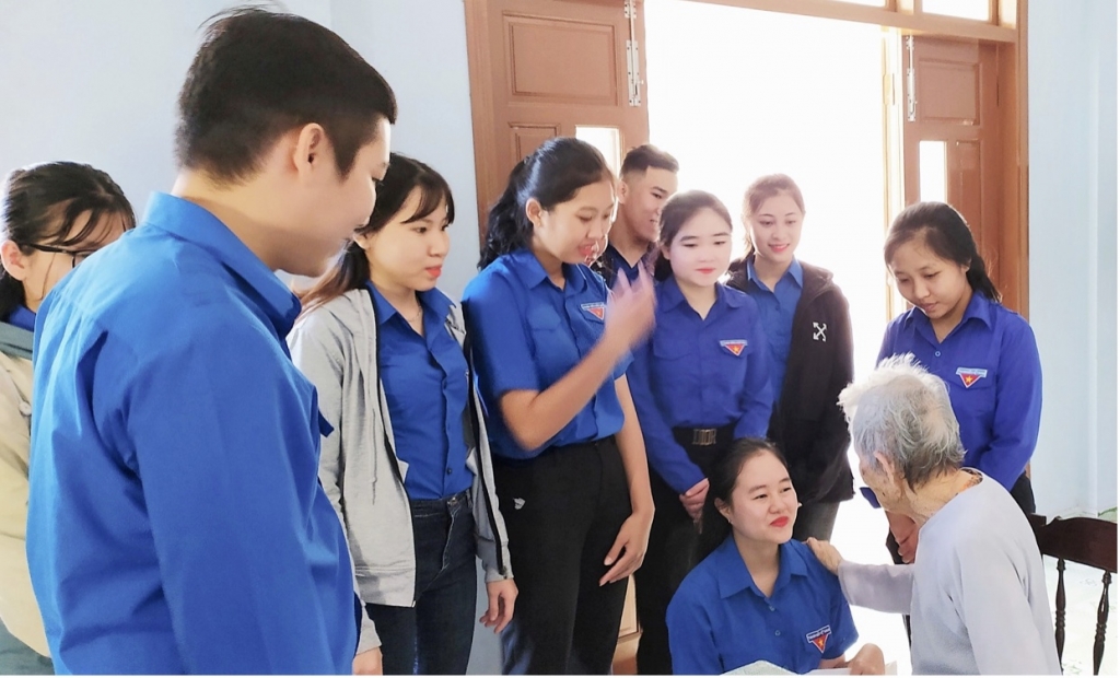 “Xuân sẻ chia” mang 238 vé xe Tết đến sinh viên khó khăn 16 tỉnh miền Trung xuan se chia mang 238 ve xe tet den sinh vien kho khan 16 tinh mien trung